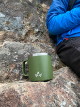 Cargar imagen en el visor de la galería, The Mug Verde Musgo